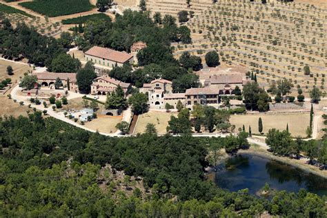 In correns befindet sich dieses individuelle ferienhaus mit gartenmöbeln, von dem aus sie ihre ein ferienhaus mit pool ganz für sie alleine: Angelina Jolie e Brad Pitt vão vender o Château Miraval ...