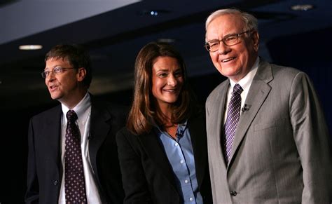 Warren Buffett, Cathie Wood And Bill Gates Sell Apple Stock: Should You