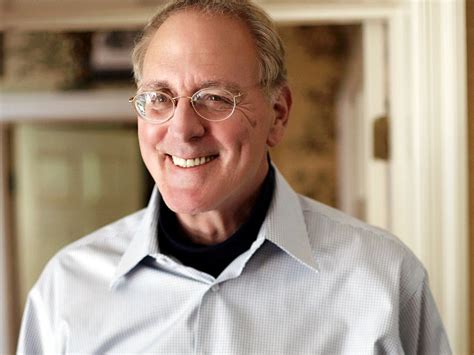 Kisah ini merupakan kisah benar yang ditambah baik lagi untuk pembaca. Penulis novel Forrest Gump meninggal dunia pada usia 77 tahun