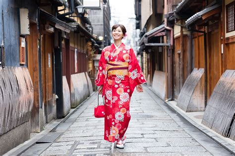 Best Kimono Rental And Kimono Wearing Experiences In Tokyo Tea Ceremony Japan Experiences Maikoya
