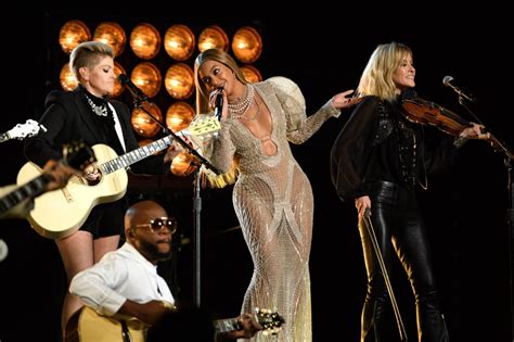 Cma Awards 2016 Beyoncé Goes Nashville And The Nights Big Winners