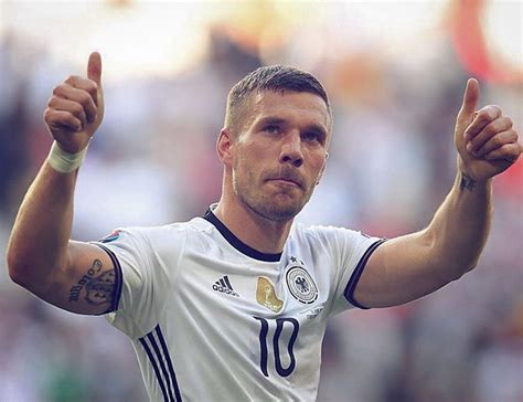 Podolski ist seit 01 июля 2021 г. Regulamento da Euro-2016 leva 'cornetada' de Podolski