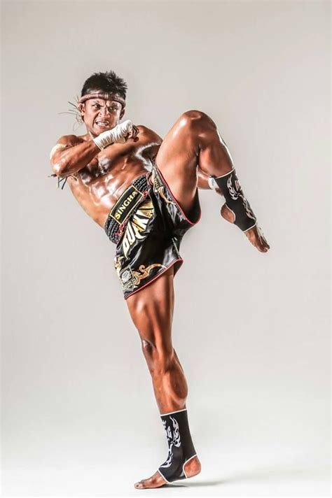 buakaw por pramuk one of the greatest muay thai champions demonstrating his deadly knee kick