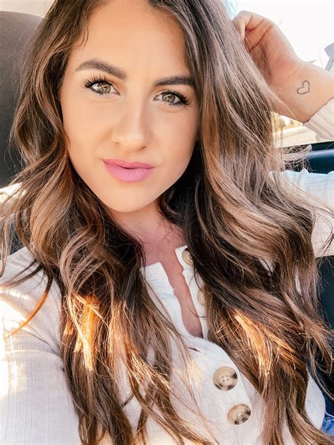 The beloved, tousled texture is a summer hairstyle staple, but sometimes it's nice to mix things up. Easy Beach Waves | Everyday curls, Hair styles, Brushed ...