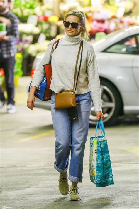 Alle artikel und videos zu: CAMERON DIAZ Shopping at Whole Foods in Beverly Hills 05 ...