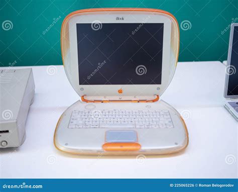 1999 Original Apple Ibook G3 Clamshell Laptop Computer Editorial