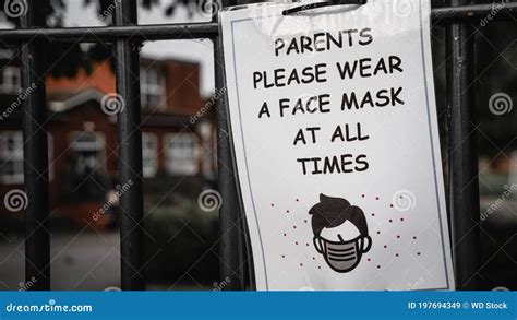 School Sign Advising Parents To Use Masks During The Covid 19 Pandemic Stock Image Image Of