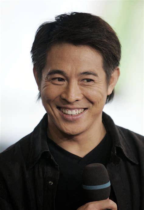Jet Li Plans To Renounce Spore Citizenship And Return To China Due To