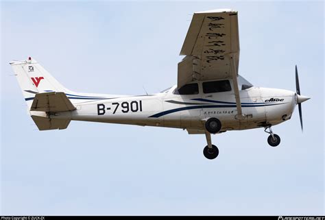 B 7901 Civil Aviation Flight University Of China Cessna 172r Skyhawk