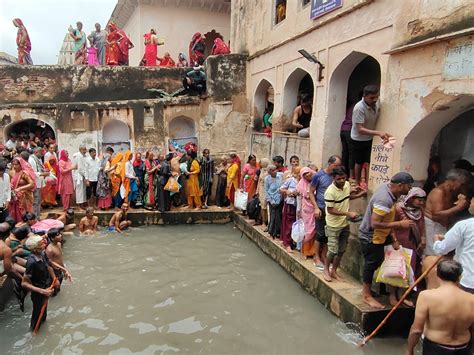 Devotees Took Holy Bath In Ganeshwar Vehicles Jammed For 4 Kilometers सोमवती अमावस्या पर