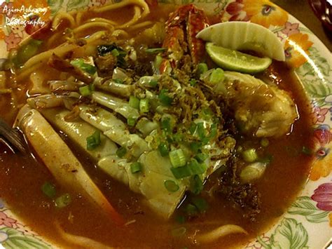 After this, you might want to hop to sg dua char koay teow for a second. A.X.I.M.U.D: MEE UDANG vs MEE KETAM (SUNGAI DUA)