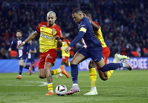 Mbappe And Messi On Target As Psg Beat 10 Man Lens 3 1 Reuters