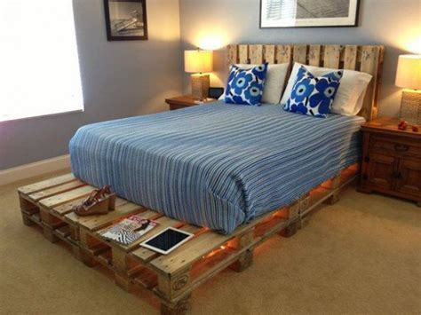 16 desain tempat tidur unik dari kayu pallet bekas. LINGKAR WARNA: Interior kamar tidur minimalis dengan palet ...