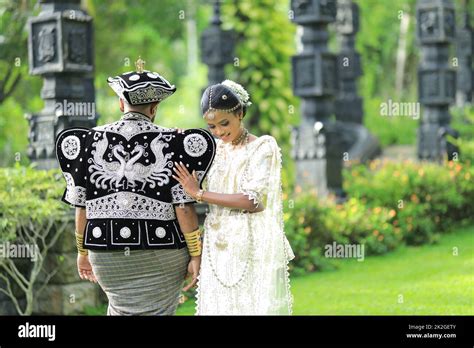 Sri Lankan Wedding Couple Stock Photo Alamy