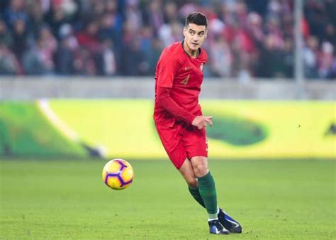 Oh, and the soviet union fell and boy bands ruled the music charts. Fichajes Valencia CF: Perfil de Diogo Leite, central del Porto