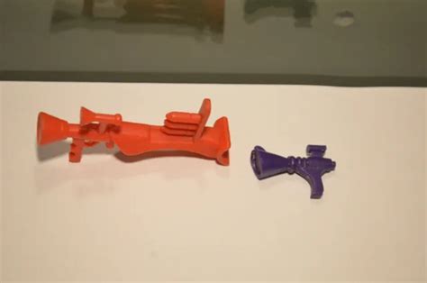 Darkwing Duck Red Rifle Purple Pistol Original Accessory Playmates 1991