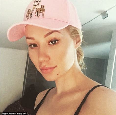 Iggy Azalea Posts Instagram Selfie Wearing Pink Baseball Cap Daily Mail Online