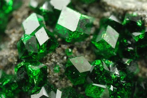 Uvarovite Green Uvarovite Crystals On Chromite Matrix Ura Flickr
