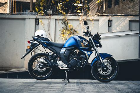 I really liked the handling and the brakes and even though it lacks abs it braked well. Yamaha FZS version 2.0 FI | The Daily Star