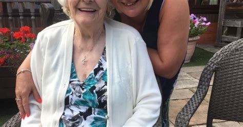 daughter reveals heartbreak after dementia robbed her mum of dignity flipboard