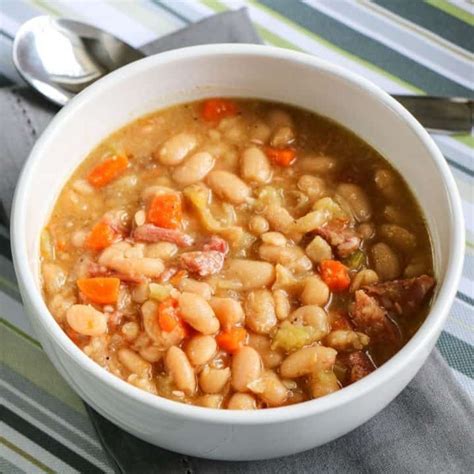Want a big bowl of navy beans with a side of cornbread? How To Make Ham And Navy Beans In Crock Pot / Slow Cooker Ham And Beans The Magical Slow Cooker ...