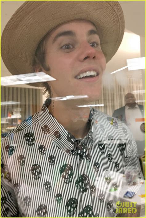 Justin Bieber Made Funny Faces For Kids At A Day Care Photo 3836074