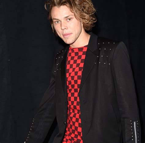 Ashton Irwin Admits He Was Depressed And Hated Being On Tour
