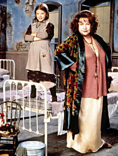 Miss Hannigan Kathy Bates Annie 1999 Moviemusical Annie