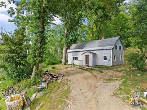 Newport New Hampshire Homes between $0 and $30000000 dollars page 1