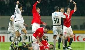 Benfica's hungarian striker miklos feher died last night after suffering an apparent heart attack in the closing stages of his team's league game with vitoria guimaraes. Fehér Miklós