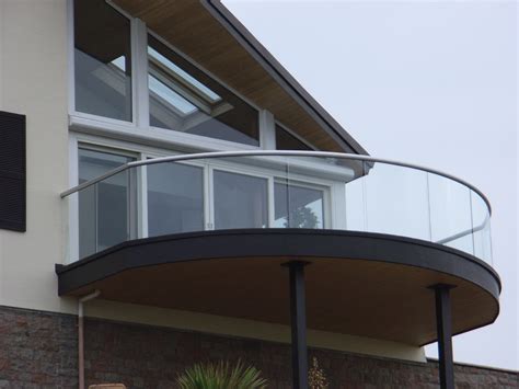 A leading uk glass balcony supplier with excellent reviews. Custom Glass Balustrade | Glass Banisters | Glass Balustrades