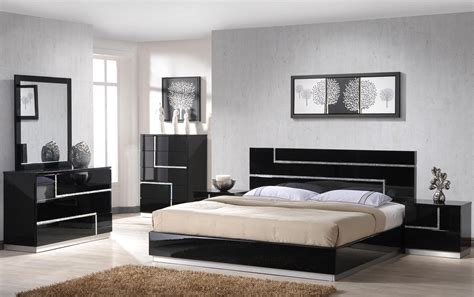 Bedroom inspiration for every style and budget. Lucca Black Lacquer Platform Bedroom Set from J&M (17685-Q ...