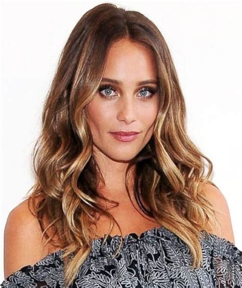 25 Caramel Hair Colors Celebrity Colorists Are Seeing Everywhere Hair Color Caramel Caramel