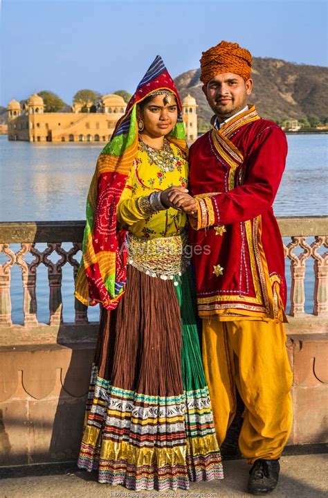 Awl India India Rajasthan Jaipur A Rasjasthani Couple In Traditional Dress
