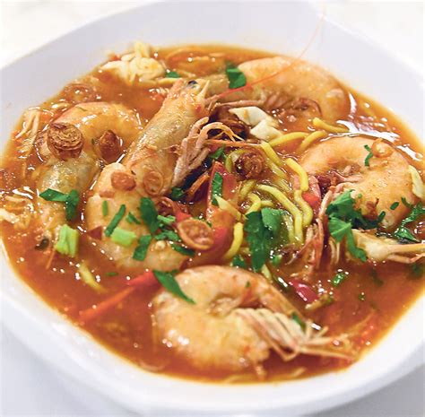 Bakso udang dan bakso ikan yang kenyal gurih menjadi pelengkap yang sedap! 10 Resepi Mee Berkuah Sedap - Daily Makan