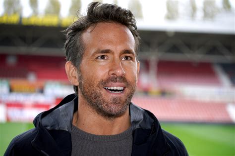 Ryan Reynolds and Rob McElhenney to play for Wrexham in American 7v7