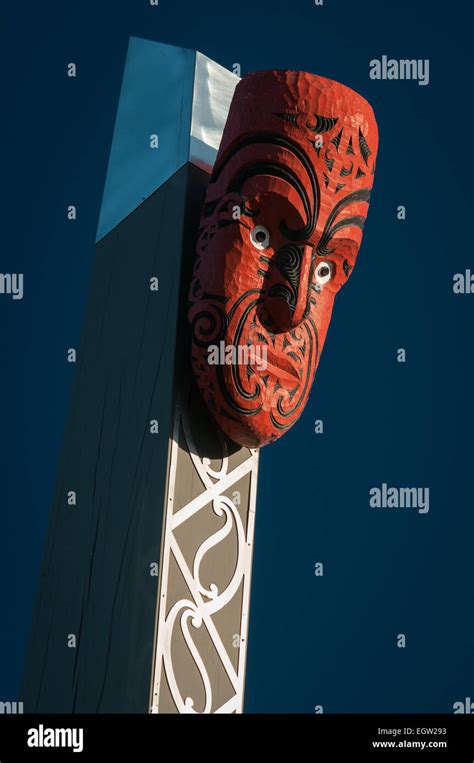 Maori Carved Gateway Hi Res Stock Photography And Images Alamy