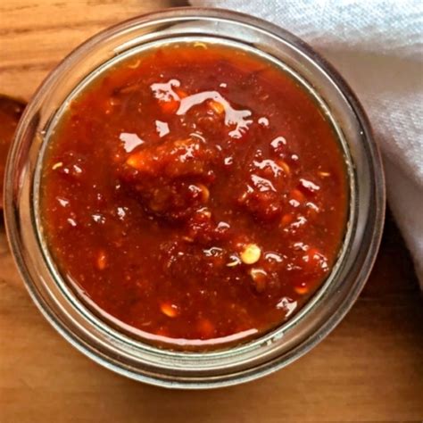 Sure you can buy chili garlic oil too, but we much prefer the homemade kind. Homemade Chili Garlic Sauce Recipe » Housewife How-Tos