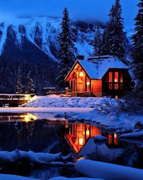 Emerald Lake Lodge In The Canadian Rockies Nice And Cozy Winter