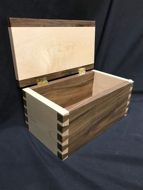 Beautiful Dovetail Box In 2020 Jewelry Box Plans Wooden Box Plans