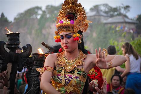 Tari Kecak Pura Uluwatu Jimbaran Seafood Paket Tour Murah Yoexplore