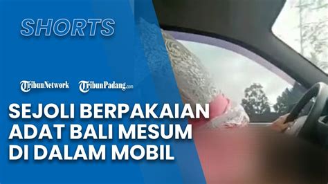 Viral Video Sejoli Berpakaian Adat Mesum Di Dalam Mobil Polisi Lakukan Penyelidikan Youtube