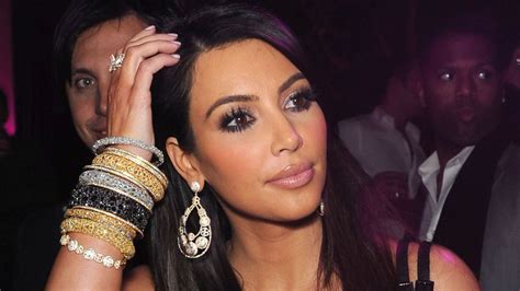 金卡達夏（kim Kardashian）自創珠寶飾品系列belle Noel For Pascal Mouawad賣相性感價格平實受矚目名人