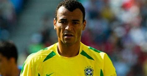Check this player last stats: Brésil : La légende du football Cafu, frappé par un malheur