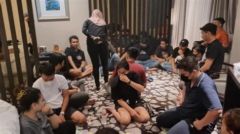 Polisi Gerebek Selebgram Makassar Main Judi Di Hotel