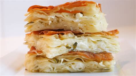 6 yumurta, 1 çay bardağı su, 1 yemek kaşığı tuz, salamura köy peyniri veya herhangi bir peynir yarım kilo tereyağı maydanoz, salamura köy peyniri veya herhangi bir peynir, yarım kilo tereyağı, maydanoz, su ve tuz. Su Böreği Nasıl Yapılır | Süper Lezzetli Su Böreği Tarifi ...