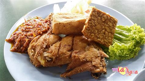 We are a restaurant that sells a wide range of processed chicken meat. Nasi Ayam Penyet Hutan Bandar Johor Bahru - Mia Liana