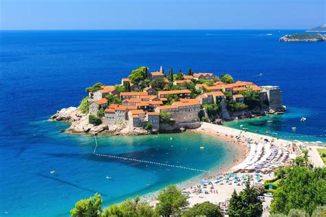 Visit montenegro, a country of tall people, dramatic nature contrasts and colorful rains. Top 4 mooiste dorpen en steden Montenegro | Zoover ...
