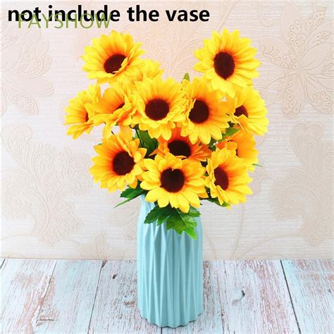 Selain warna kelopak yang kuning, bunga matahari juga ada yang berwana merah darah, merah tua dan kombinasi. 34++ Gambar Bunga Matahari Warna Kuning - Galeri Bunga HD