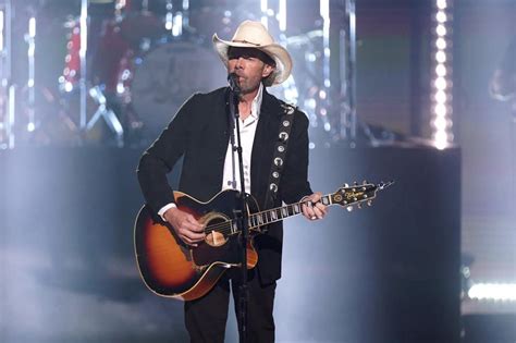 toby keith delivers first major awards show performance since cancer diagnosis music mayhem